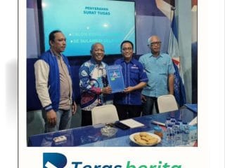 PARTAI BERLAMBANGKAN BINTANG ITU MEMBERIKAN 17 SURAT TUGAS KEPADA BAKAL CALON KEPALA DAERAH DI SUL-SEL