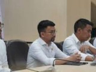 Rapat Dengar Pendapat Fraksi di DPRD Makassar , Sekertaris Bapenda Turut Hadir