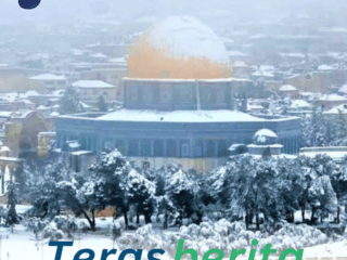 foto masjid al-aqsa pada saat musin hujan