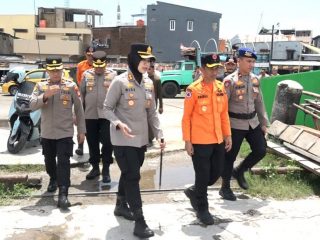 BPBD dan Polres Pelabuhan Makassar Bersinergi Hadapi Risiko Musim Angin Barat