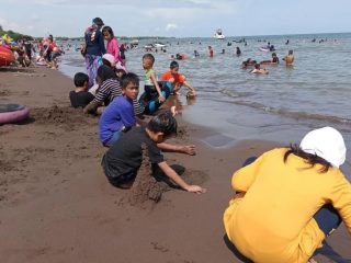 Libur Isra Miraj dan Akhir Pekan, Wisata Pantai Makassar Dipadati Pengunjung