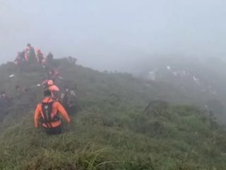 Istri Penumpang ATR 42-500 Masih Syok, Adik Deden Maulana Dikirim ke Makassar untuk Identifikasi