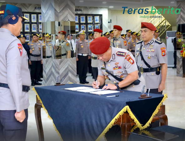 Kapolda Sulsel Pimpin Sertijab Dirreskrimsus dan Dirresnarkoba Polda Sulsel, Tegaskan Rotasi untuk Penguatan Kamtibmas