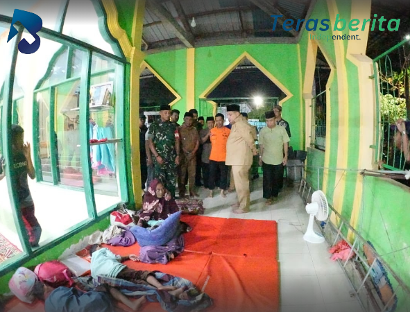 Di Tengah Hujan dan Ramadan, Wali Kota Makassar Pastikan Kebutuhan Pengungsi Antang