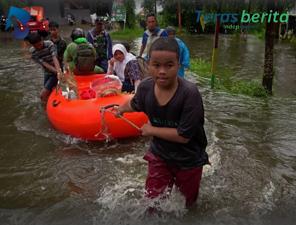 Basarnas Makassar Kerahkan Personel Evakuasi Banjir di Sejumlah Titik Rawan