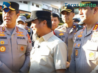 Kapolda Sulsel dan Gubernur Andi Sudirman Sidak Harga Sembako di Pasar Terong, Pastikan Stabilitas Jelang Ramadan