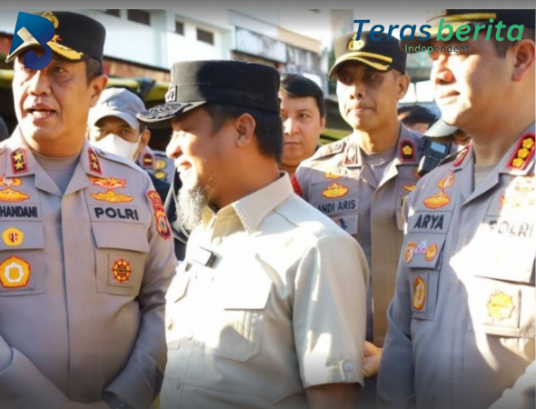 Kapolda Sulsel dan Gubernur Andi Sudirman Sidak Harga Sembako di Pasar Terong, Pastikan Stabilitas Jelang Ramadan