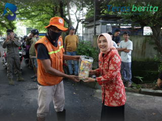 DWP Sekretariat DPRD Makassar Gelar Aksi Sosial Ramadan, Bagikan Sembako dan Takjil