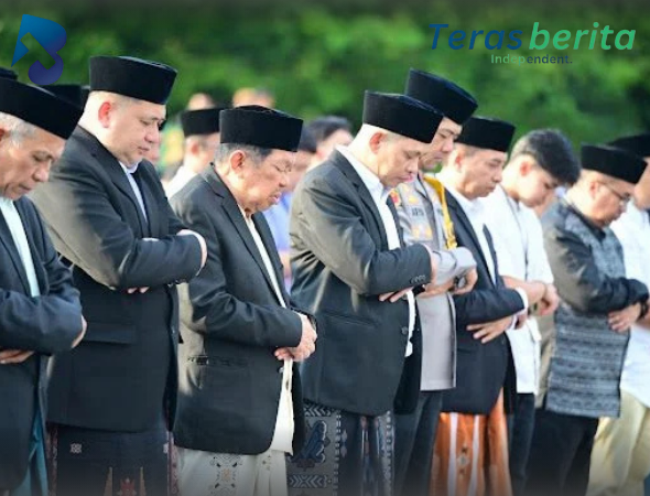 Supratman Salat Id di Karebosi Bersama Wali Kota, Ajak Perkuat Kebersamaan Bangun Makassar